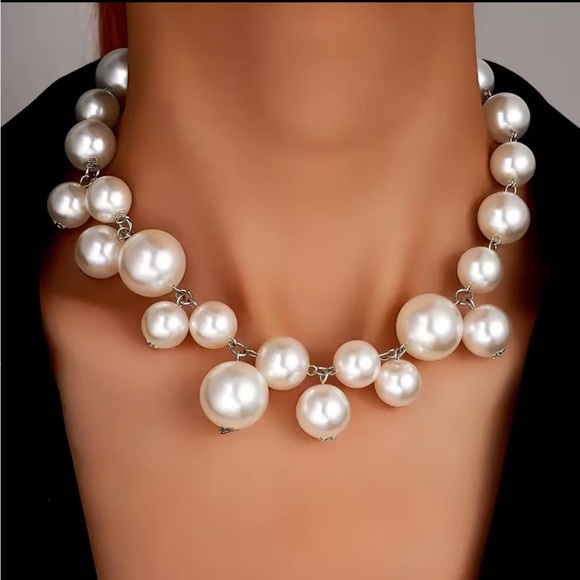 Anthropologie Jewelry - White Pearl shimmer color silver statement adjustable Necklace